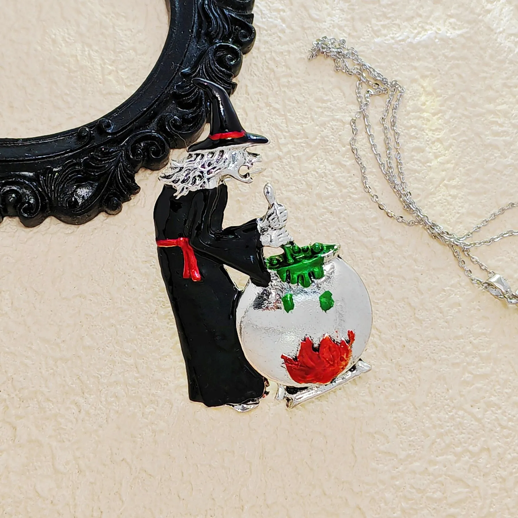 Spooky Old Ugly Witch Stirring Cauldron Brooch Halloween Wardrobe Jewelry